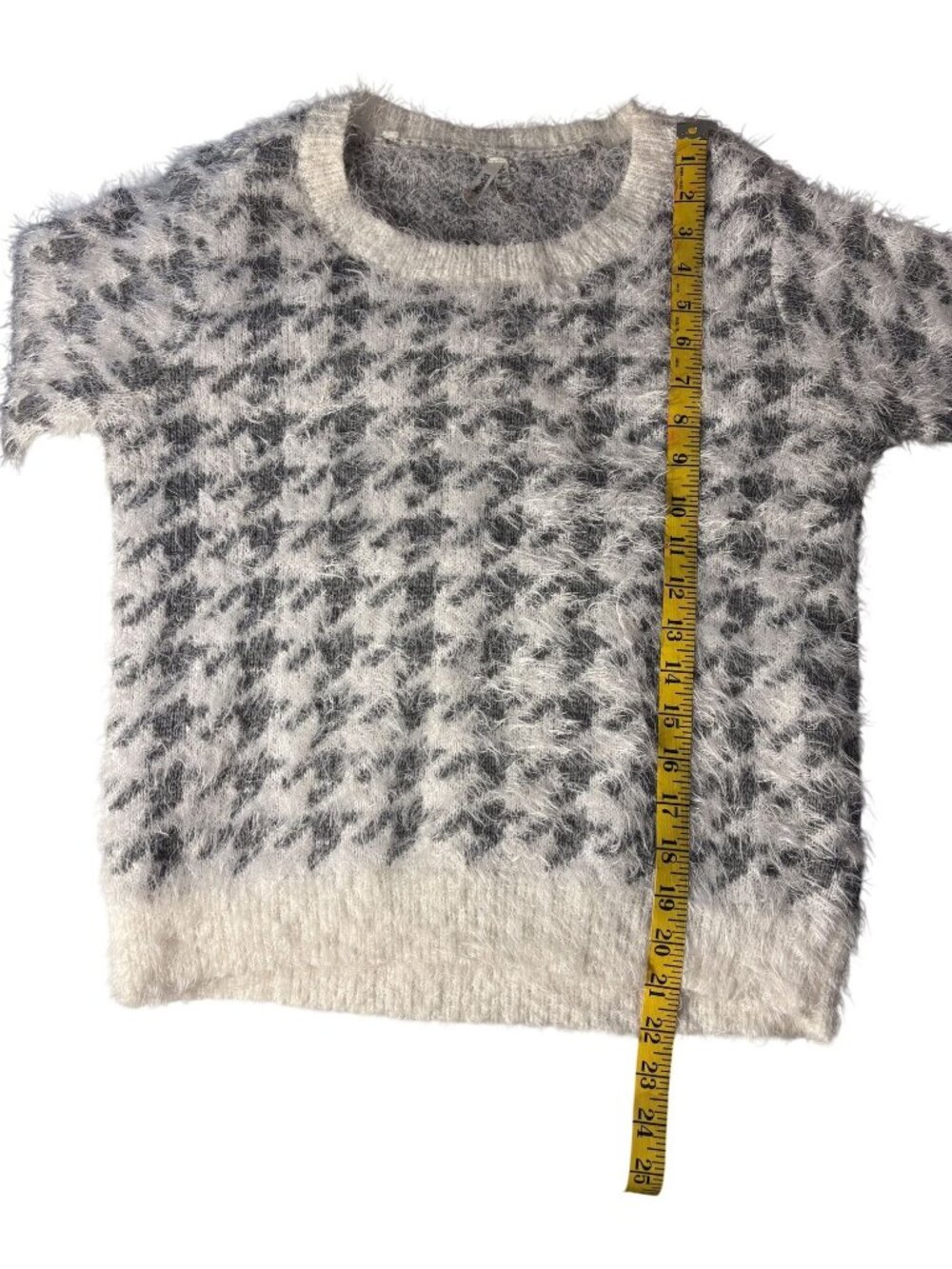 Houndstooth Fuzzy Sweater By Mudd Gray & White Soft Knit Pullover Size Small - Picture 4 of 8